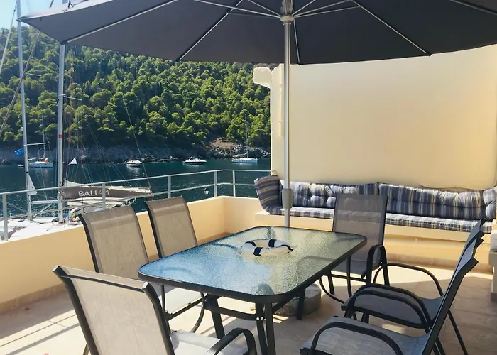 The Cove Assos