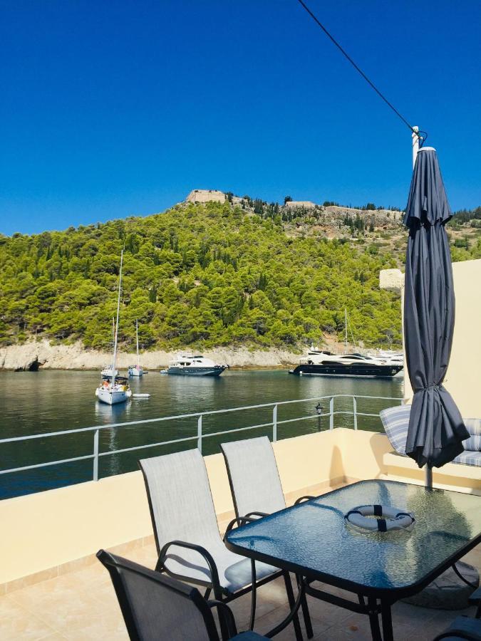 The Cove Assos